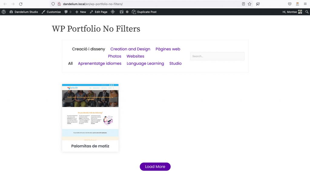 Pàgina de portafoli creada utilitzant WP-Portfolio. Hi ha un menú a la parte superior i el portafoli justo a sota. Les categories que es poden utilitzar para filtrar els projectes de portafoli apareixen en català i anglès. A més, hi ha un botó per carregar més elements, però ja s'estan mostrant tots.